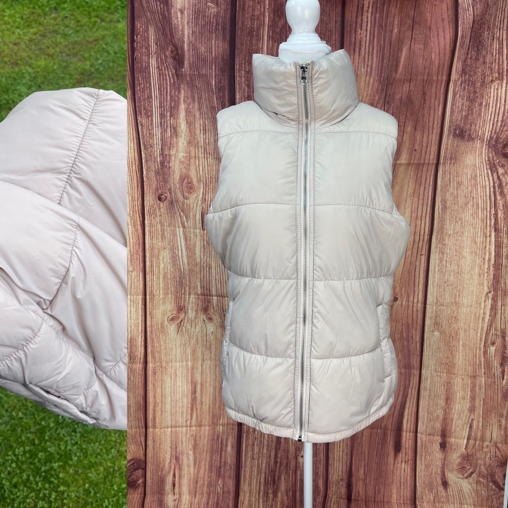 Old navy very light nude pink puffer Vest Women’s size M - Picture 1 of 16